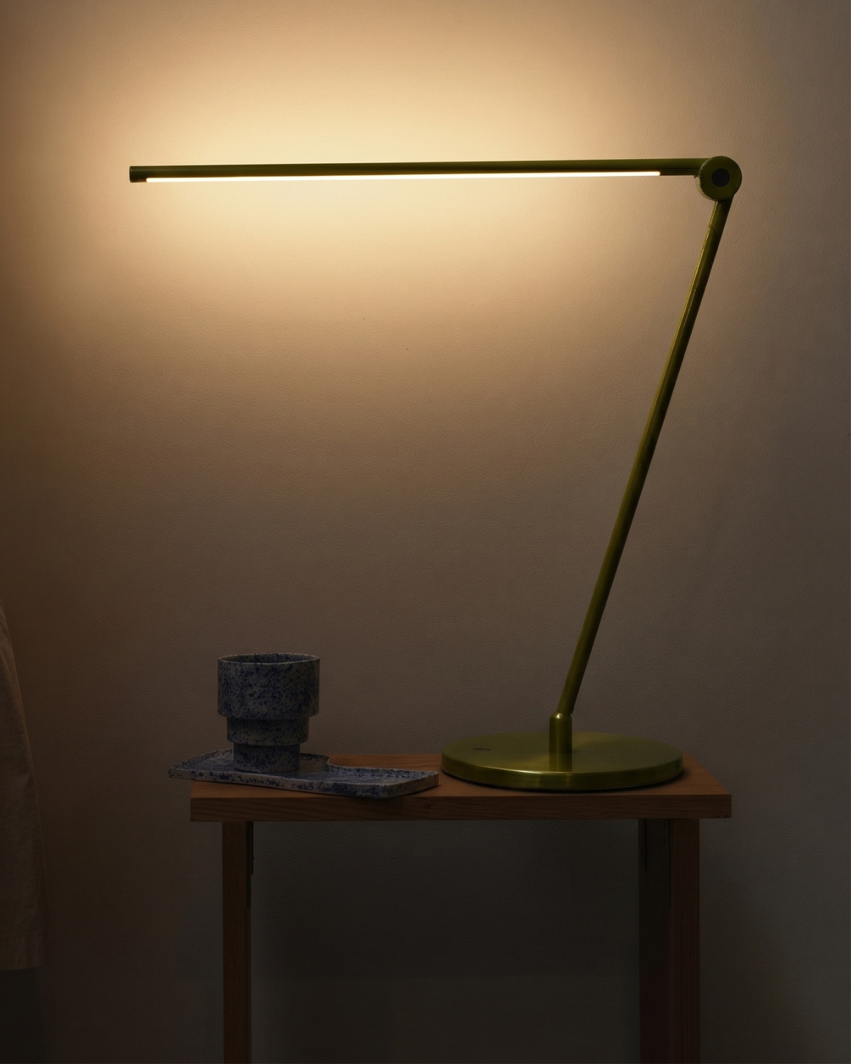 brightech libratablelamp metal green.png brightech libratablelamp metal green.png